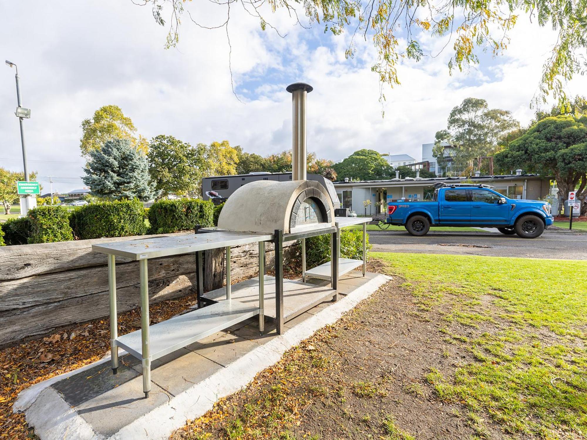 Nrma Bairnsdale Riverside Holiday Park Buitenkant foto