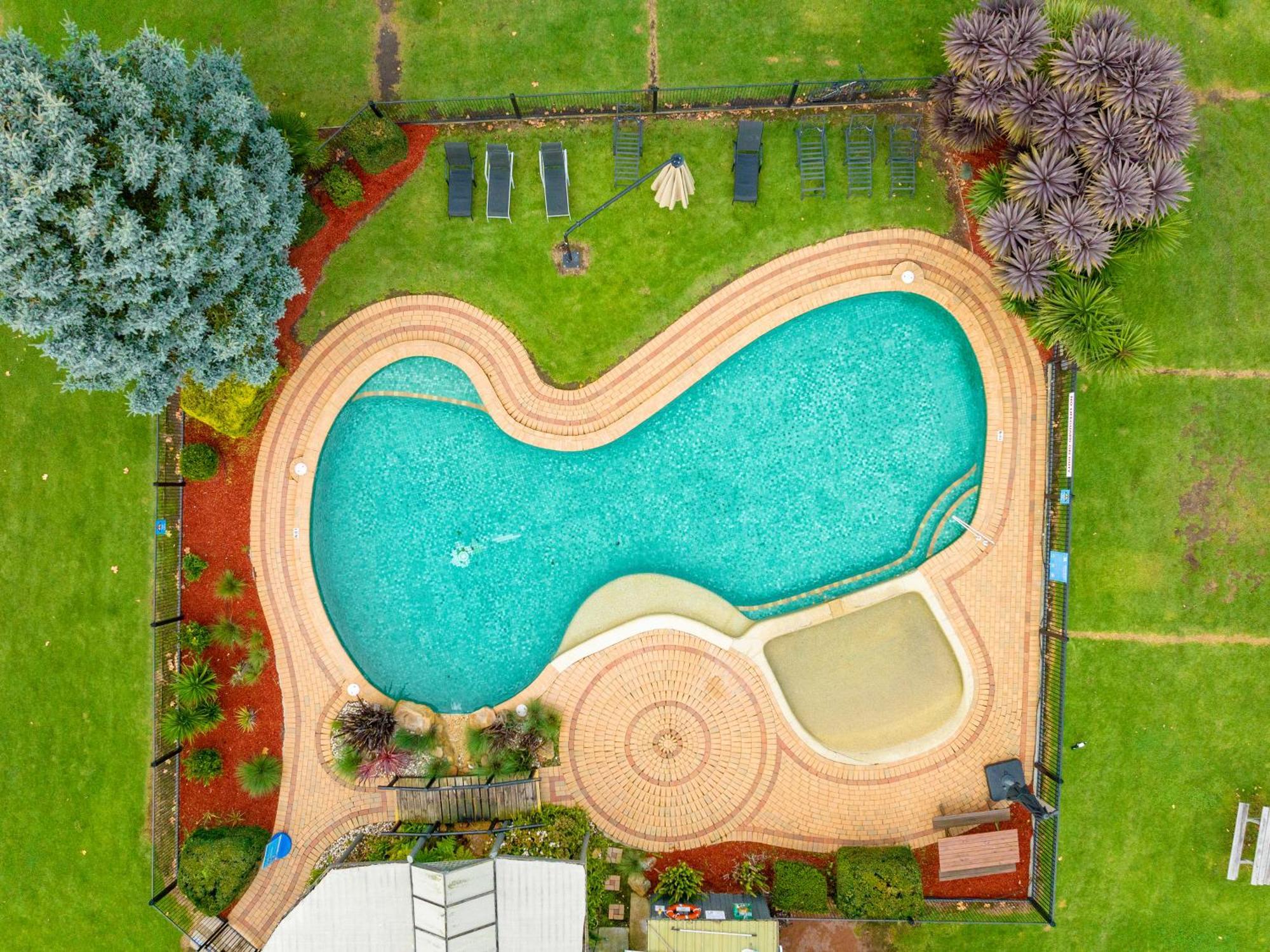 Nrma Bairnsdale Riverside Holiday Park Buitenkant foto