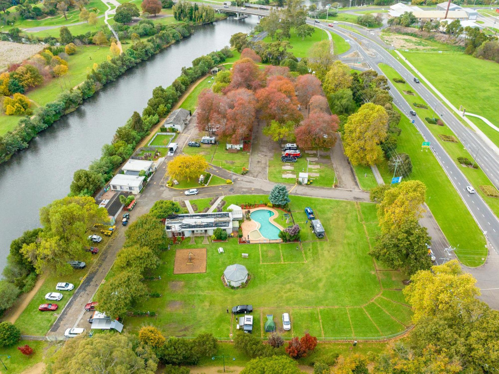 Nrma Bairnsdale Riverside Holiday Park Buitenkant foto