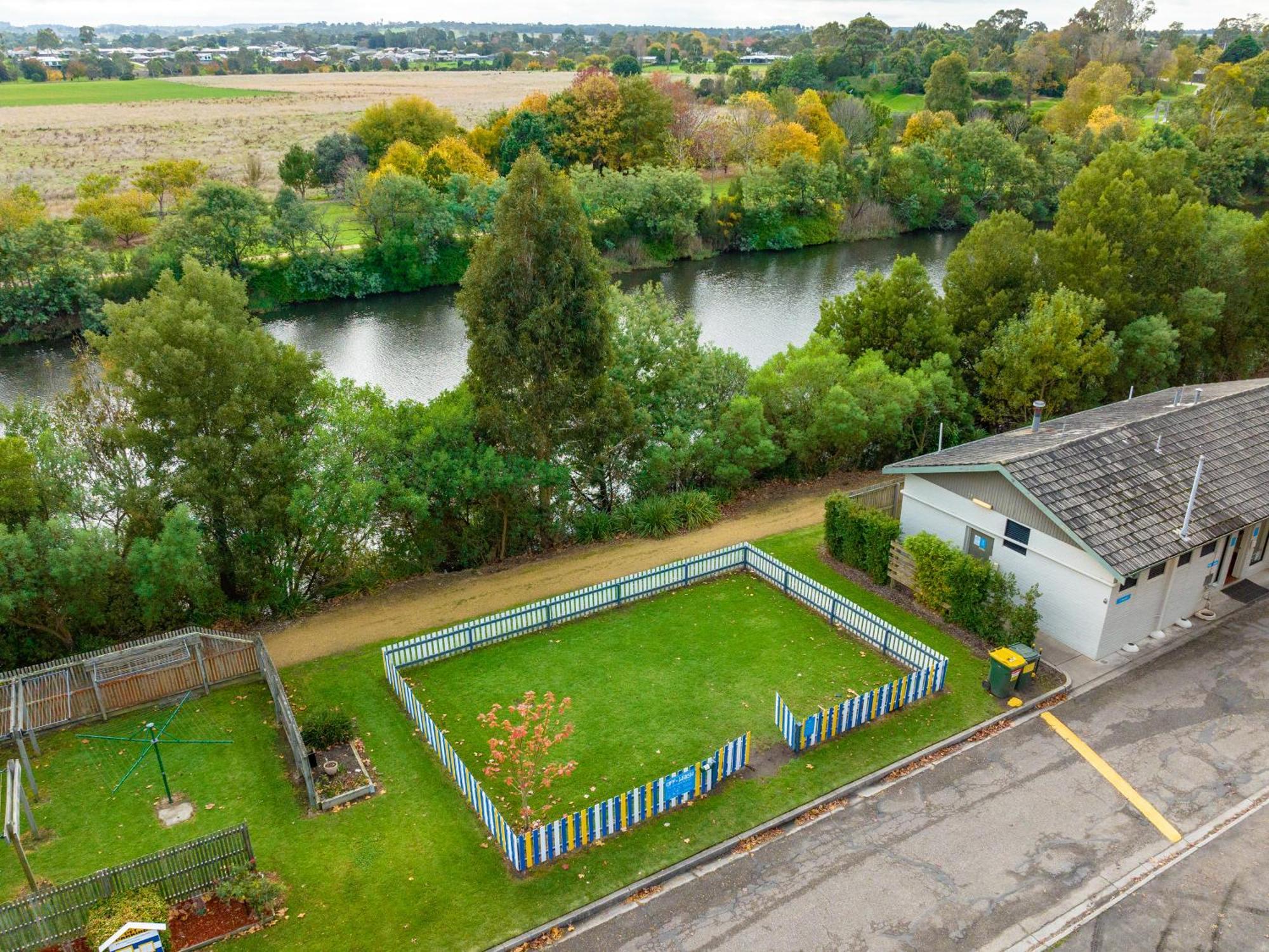Nrma Bairnsdale Riverside Holiday Park Buitenkant foto