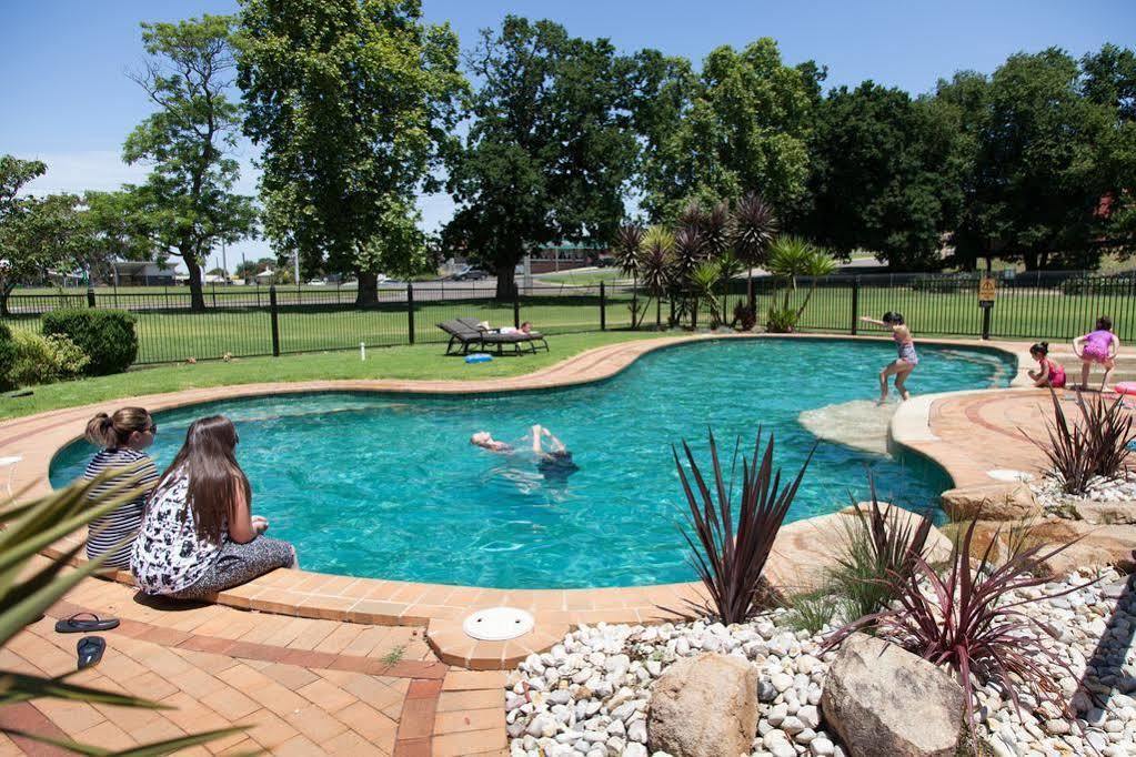 Nrma Bairnsdale Riverside Holiday Park Buitenkant foto